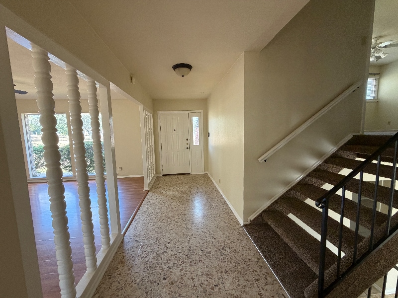 Building Photo - 1236 E Live Oak Rd