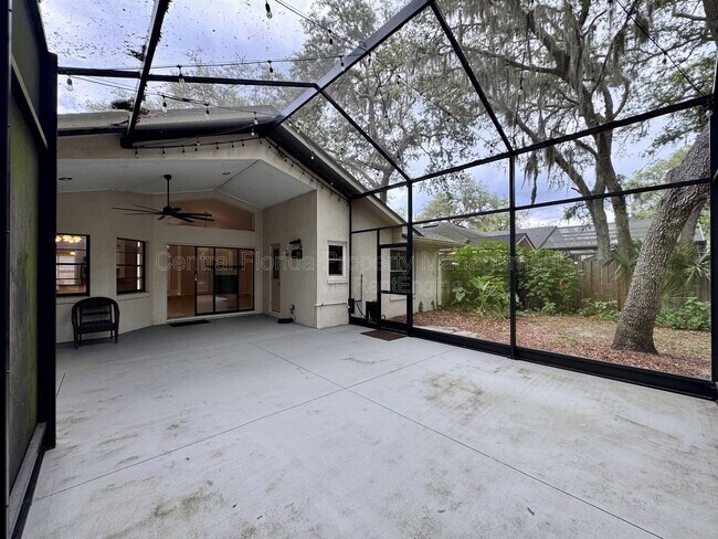 Building Photo - 721 Endeavour Dr S