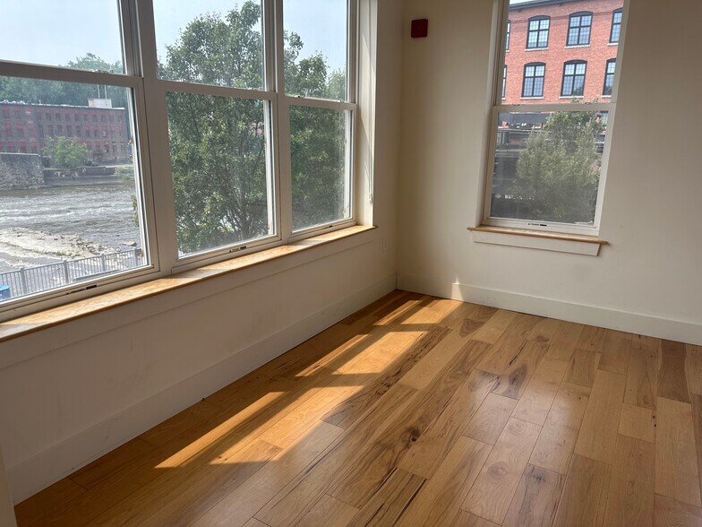 Building Photo - 60 Winooski Falls Way