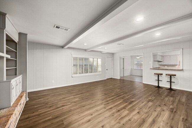 Building Photo - 11223 Oak Spring Dr