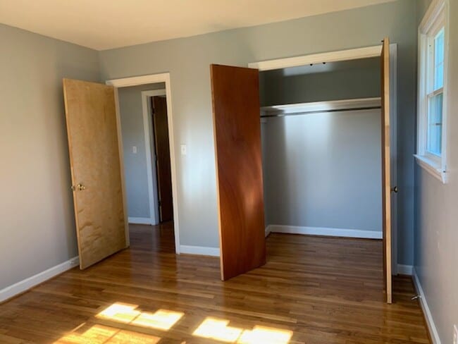 Building Photo - 3-Bedroom 1.5-bath brick home