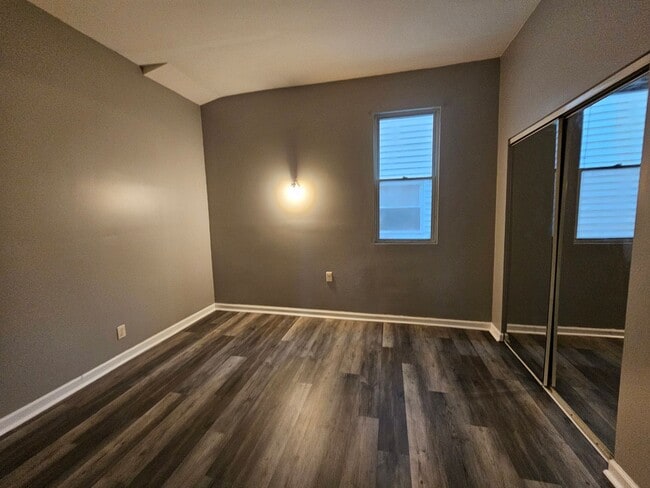 Building Photo - Newly updated 1 bedroom 1 bath apartment for rent!