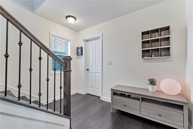 Building Photo - 7555 Scarlet Dr