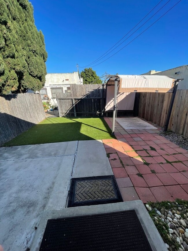 Building Photo - 4528-32 Bancroft St