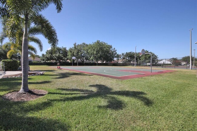 Building Photo - 4617 Egmont Dr