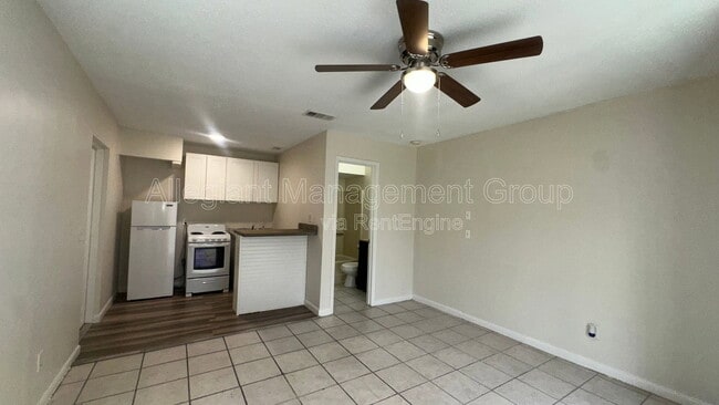 Building Photo - 622 Royalty Ct