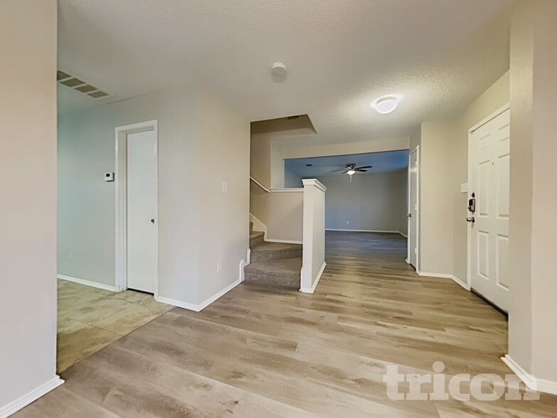 Building Photo - 1113 Beeblossom Dr