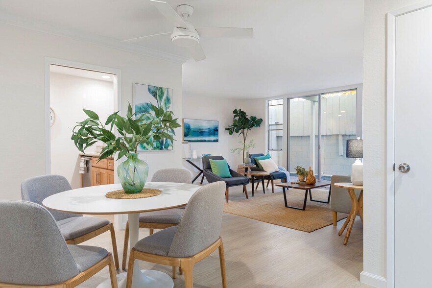 Building Photo - 811 York St