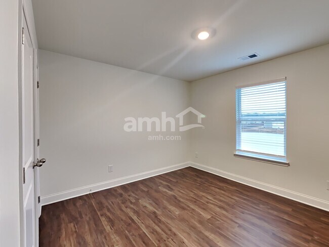 Building Photo - 2003 Windsor Park Ave