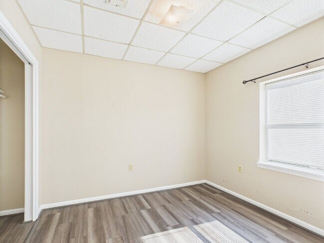 Building Photo - 321 W Park St