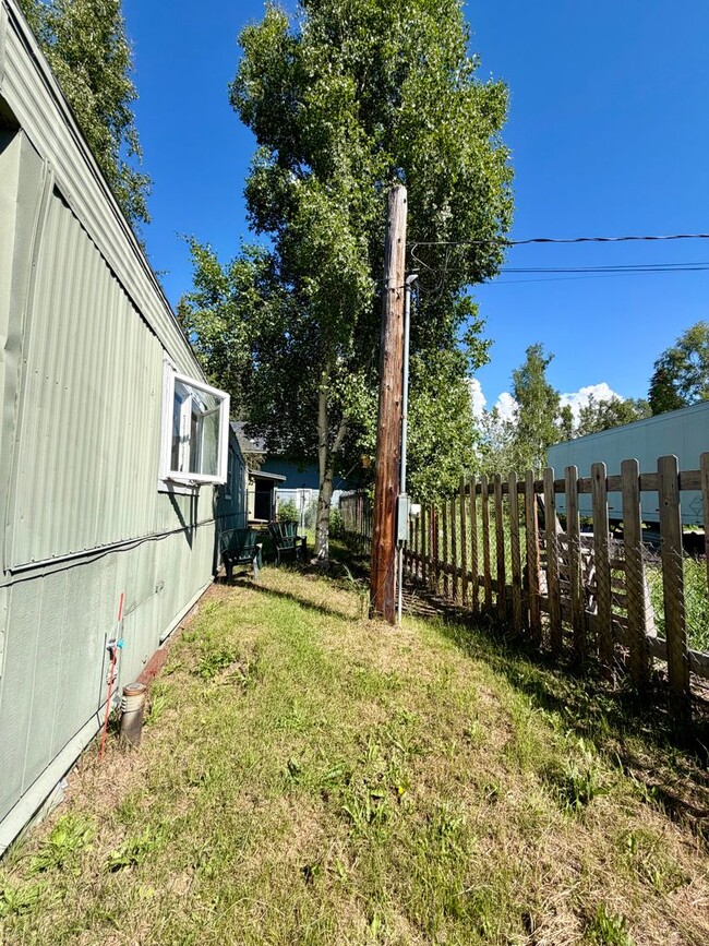 Building Photo - Cozy 3BR Home with Fenced Yard – Available Now!
