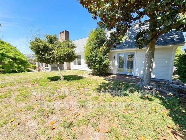 Building Photo - 710 Swan Ln