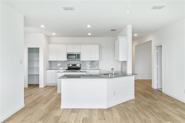 Building Photo - 4905 Woodloch Dr