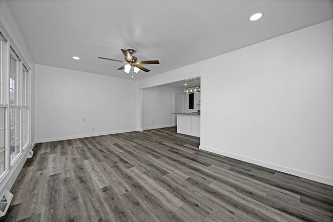 Building Photo - 2001 New Glendale Rd