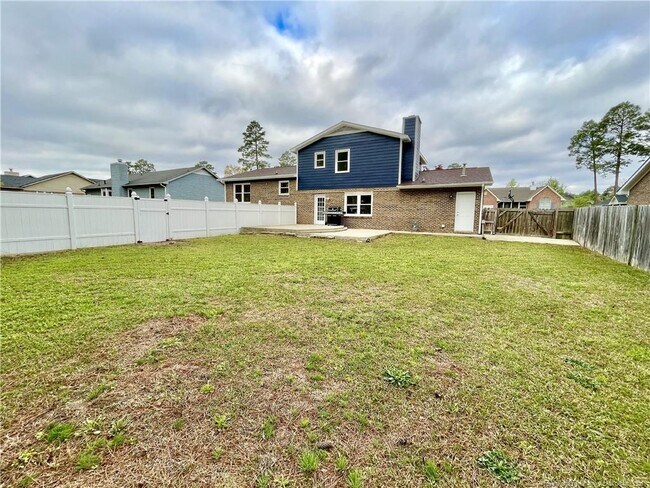 Building Photo - 623 Daharan Dr