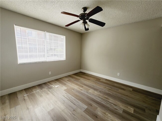 Building Photo - 2750 S Durango Dr