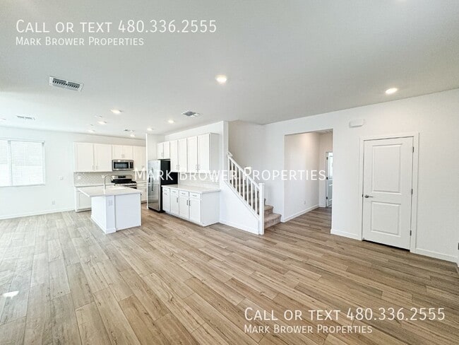 Building Photo - 9852 E Tamery Ave