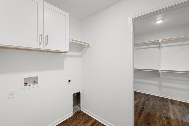 Building Photo - $1299 OFF RENT FOR THE FIRST 3 MONTHS!