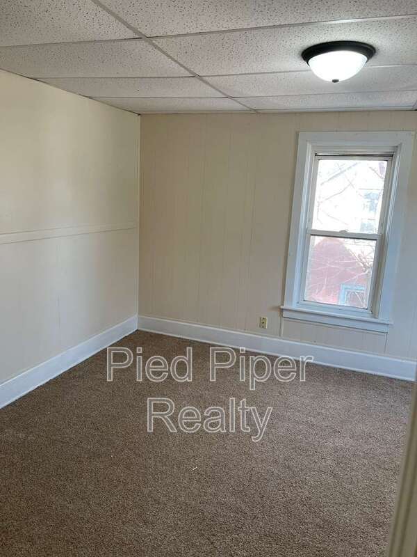 Building Photo - 320 W Clark St