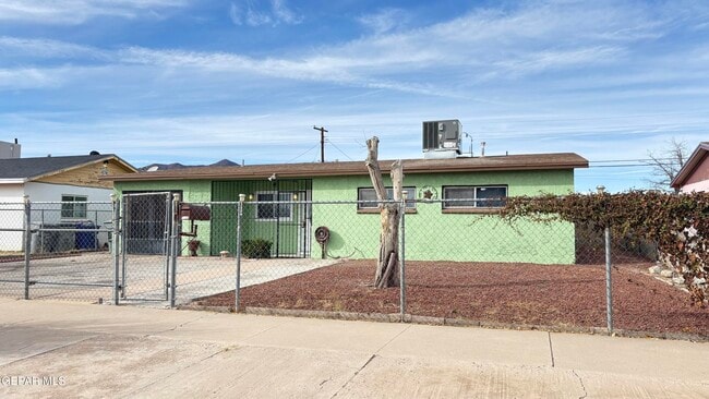 Building Photo - 5133 Pikes Peak Dr