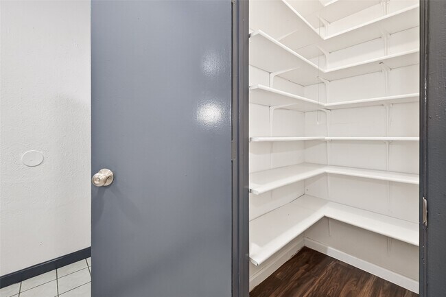 Building Photo - 6711 Vanlynn Ln