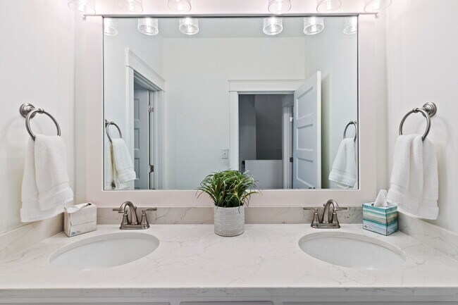 Building Photo - 31889 Marvanna Dr