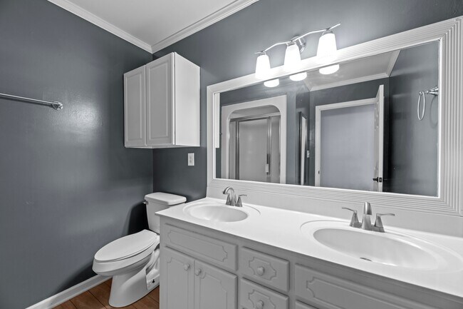 Building Photo - 105 3rd St