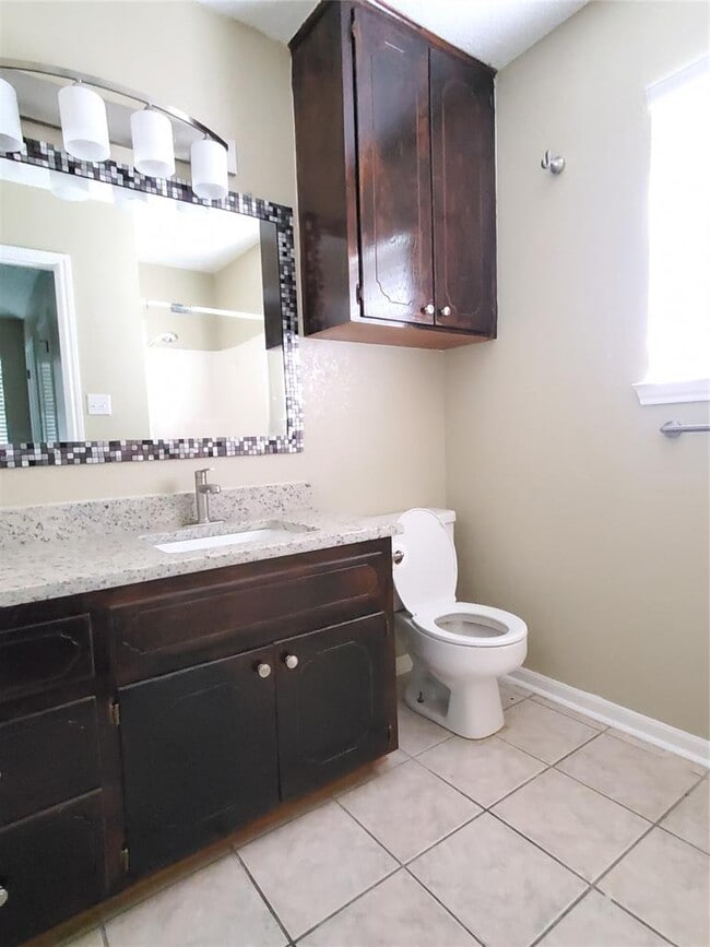 Building Photo - 910 Cottonbowl Dr