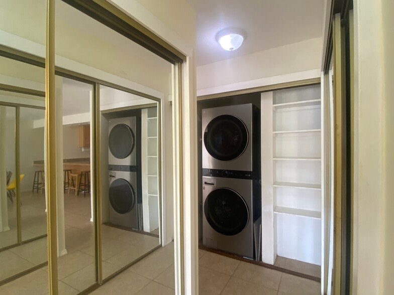 Washer/Dryer - 531 Hahaione St
