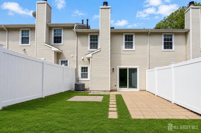 Building Photo - 40 Staghorn Dr