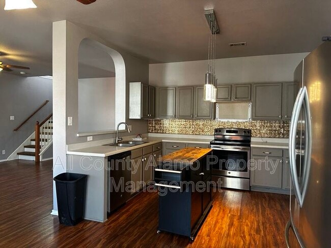 Building Photo - 312 Silver Wing