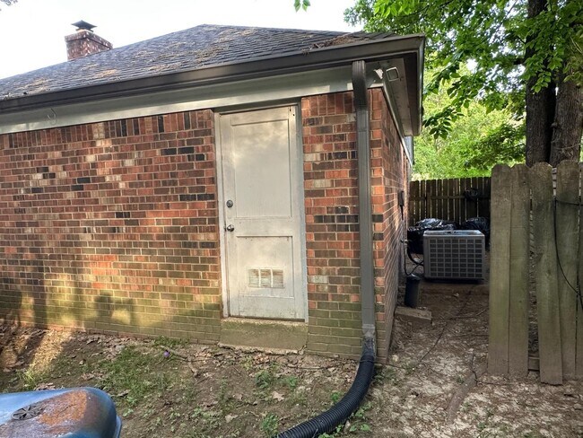 Building Photo - 8588 Kettering Dr