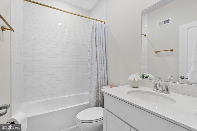 Building Photo - 204B Dock St