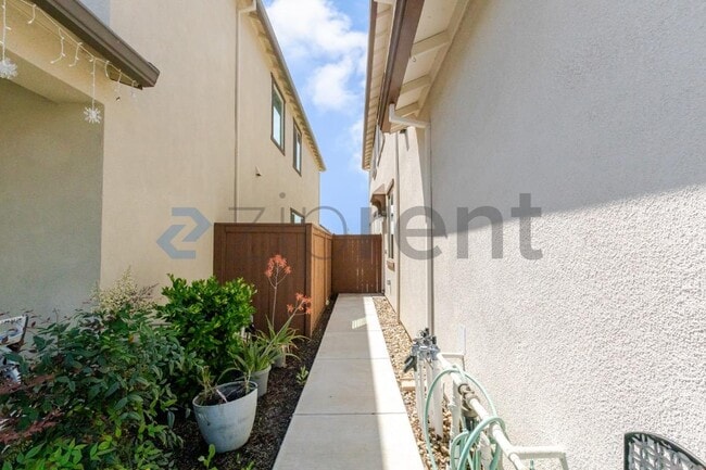 Building Photo - 6193 Oberlander Dr