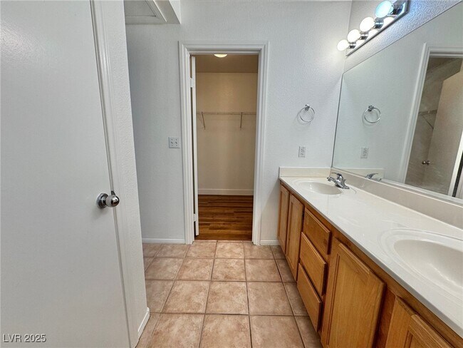 Building Photo - 9916 La Paca Ave