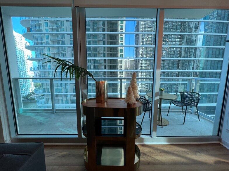 Building Photo - 300 S Biscayne Blvd