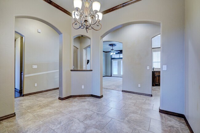 Building Photo - 812 Ryan Rd