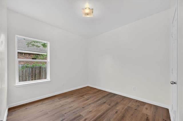 Building Photo - 204 Lamont Rd