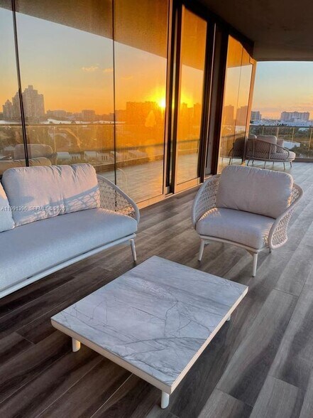 Building Photo - 18975 Collins Ave