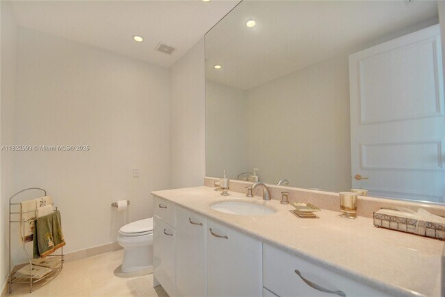 Building Photo - 20155 NE 38th Ct