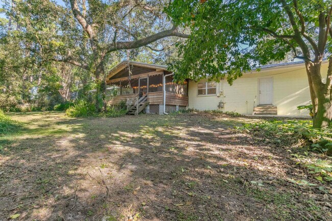 Building Photo - 2821 NW 4th Ln