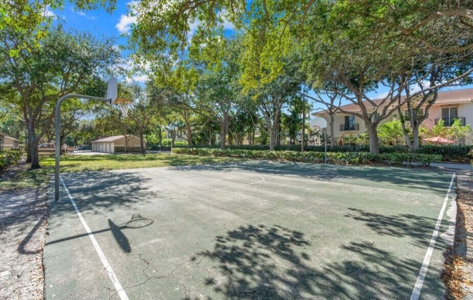 Building Photo - 1760 Palm Cove Blvd