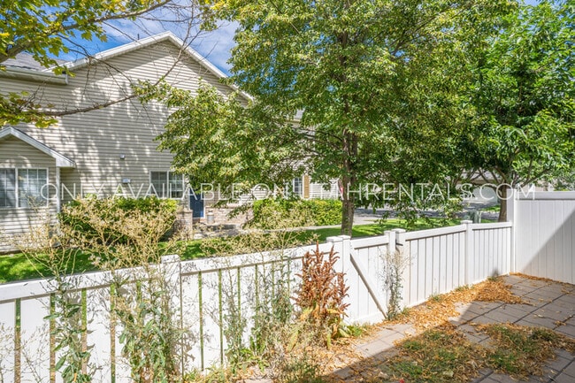 Building Photo - 1380 W Parkside Dr