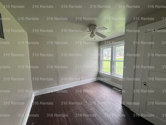 Building Photo - $1045 - 4 bed 1 bath - Single Family Home