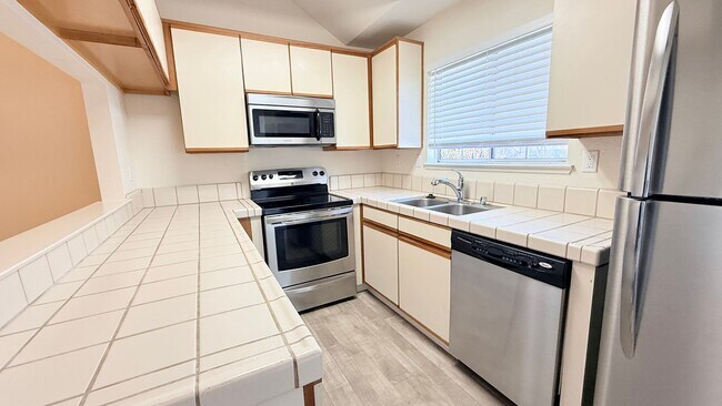 Building Photo - Charming 2BD/2BA + Loft, Upper Unit Condo in Alamo- Available NOW!