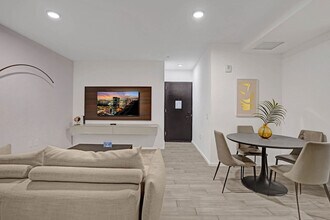 Building Photo - 398 NE 5th St