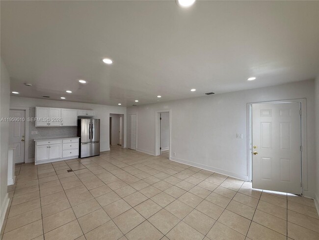 Building Photo - 1149 W 26th St