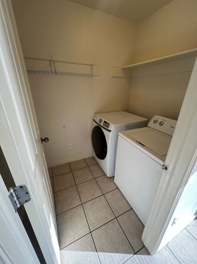 Building Photo - Large Three Bed One and a half bathroom with detached garage!