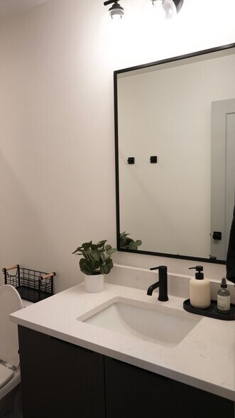 Building Photo - 527 W 620 N