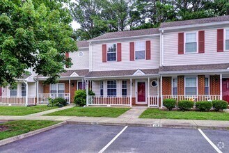 Building Photo - Coventry Townhome Move In Ready.